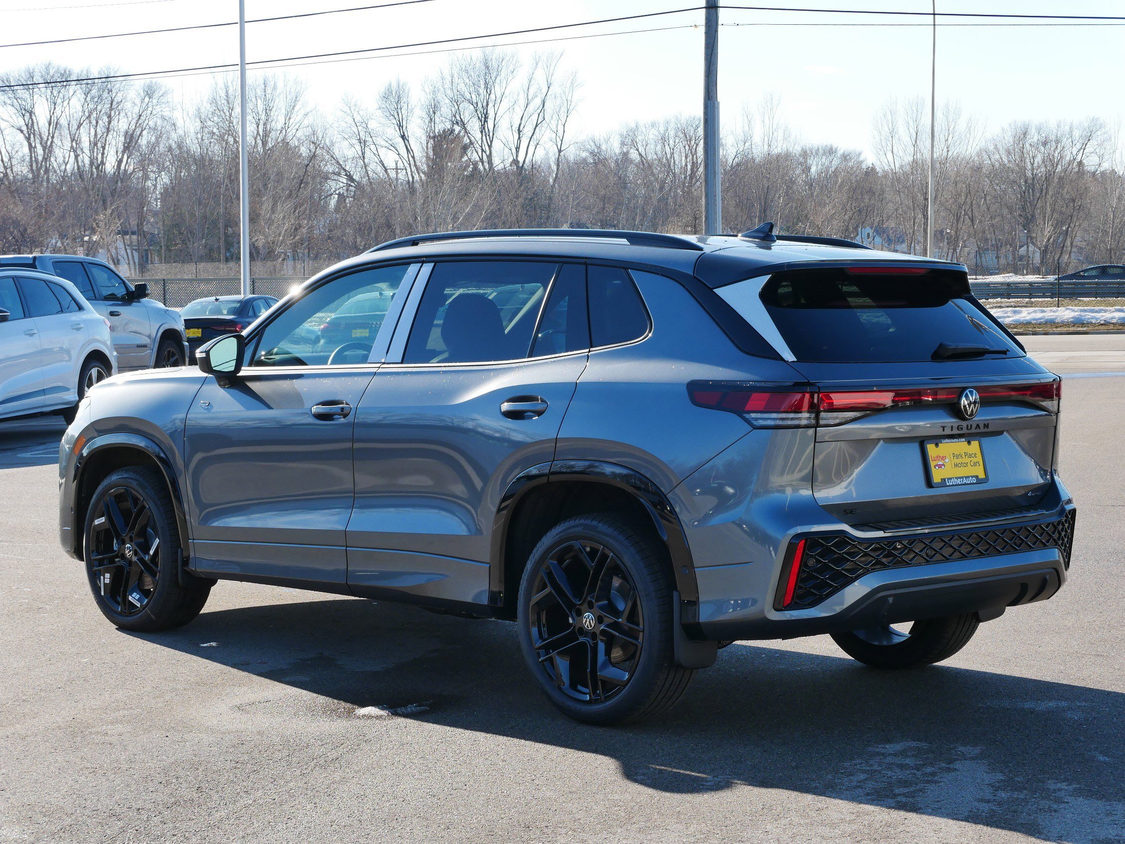 New 2026 Volkswagen Tiguan SE R-Line image 2