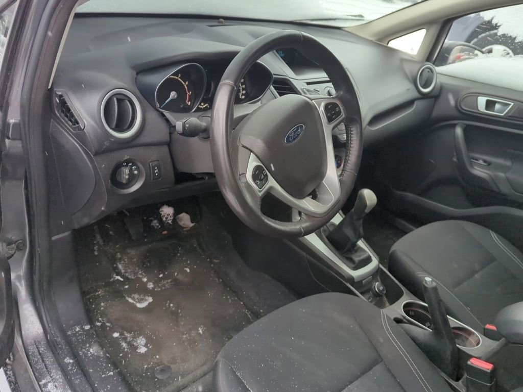 Used 2015 Ford Fiesta SE image 8