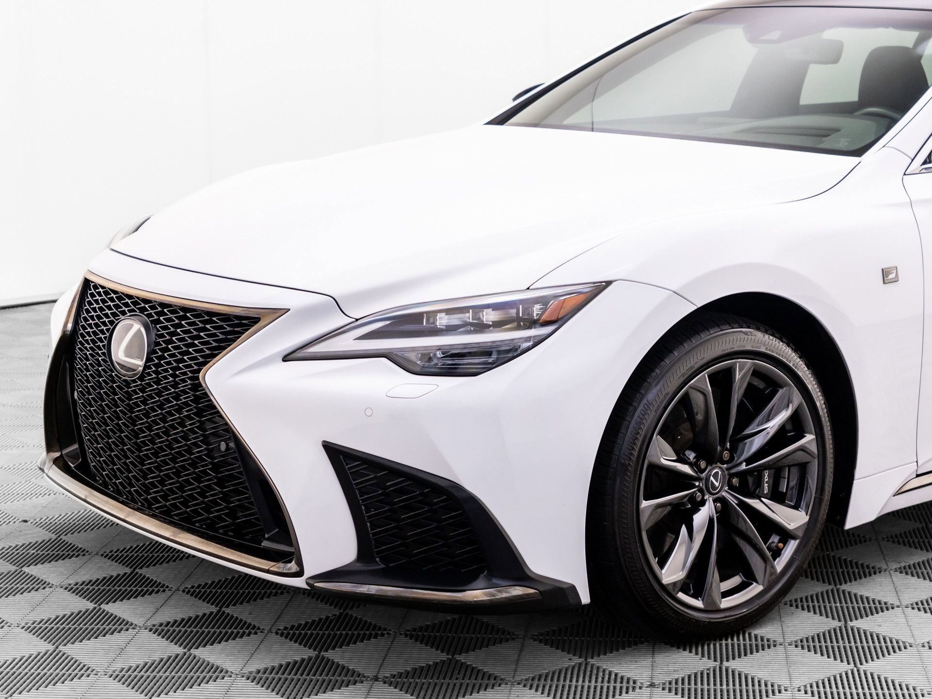 Used 2021 Lexus LS 500 F Sport w/ Accessory Package (Z2) image 38