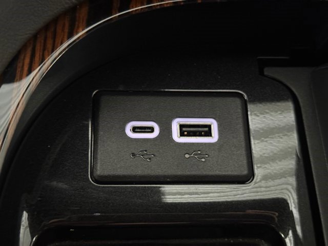 Certified 2024 Cadillac Escalade Premium Luxury image 11
