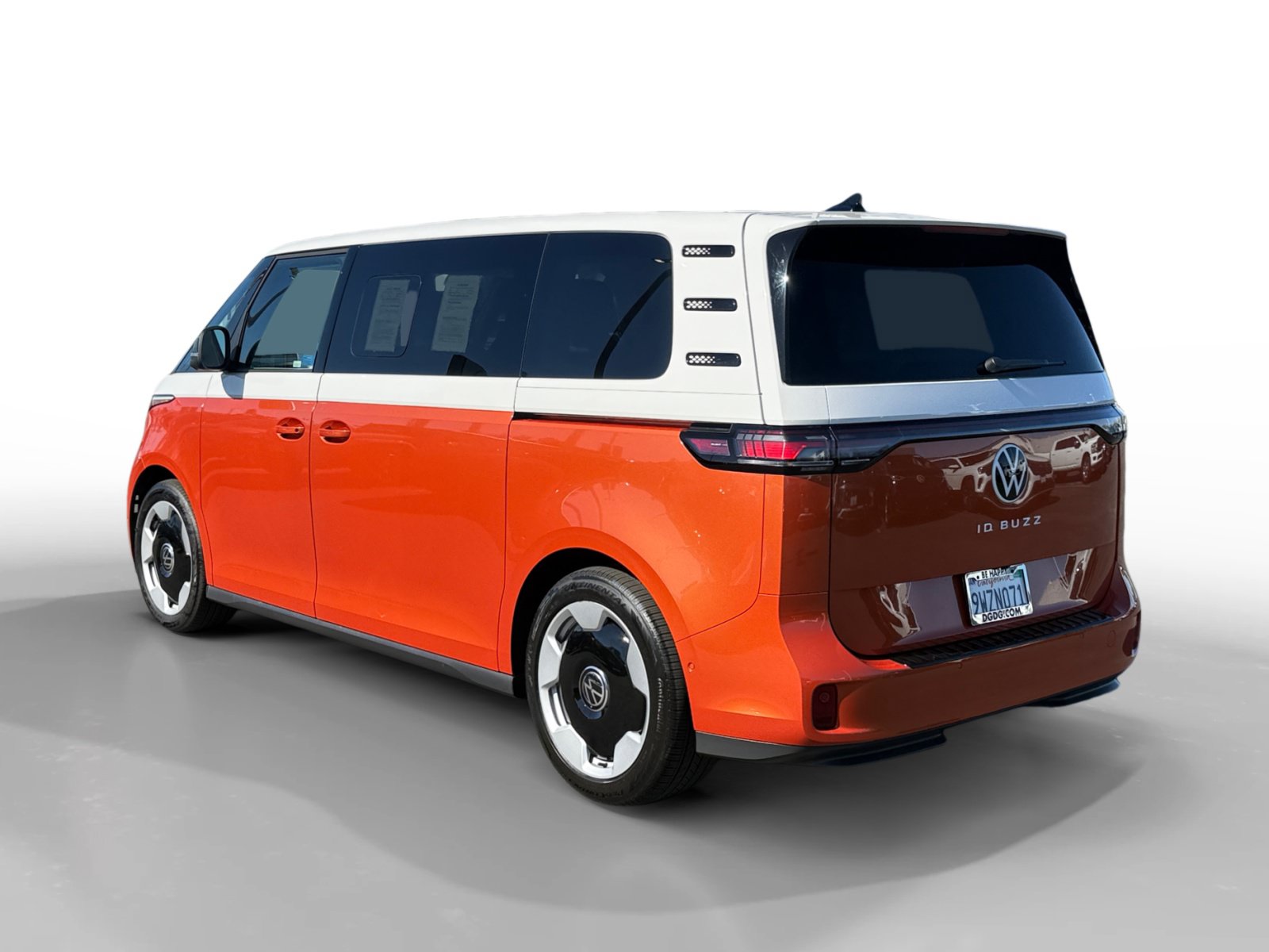Certified 2025 Volkswagen ID. Buzz Pro S Plus RWD image 3