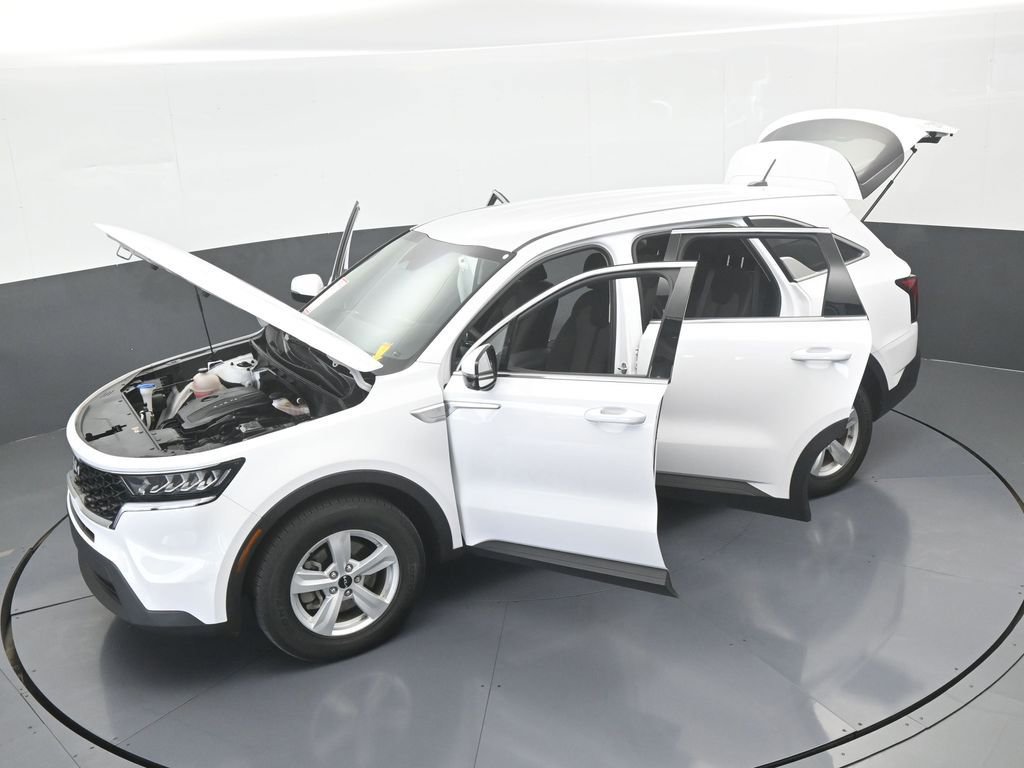 Used 2023 Kia Sorento LX image 60