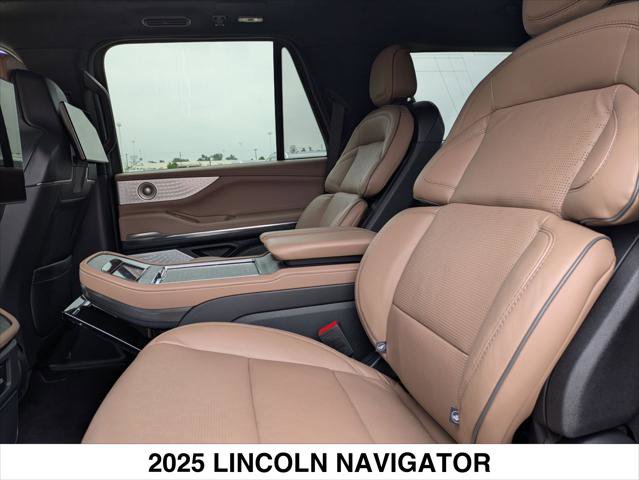 Used 2025 Lincoln Navigator Black Label AWD/4WD image 22