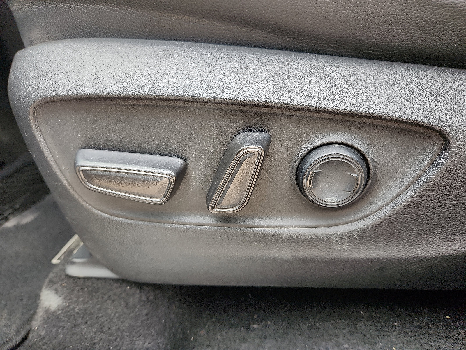 Used 2023 Toyota Highlander XSE FWD image 14