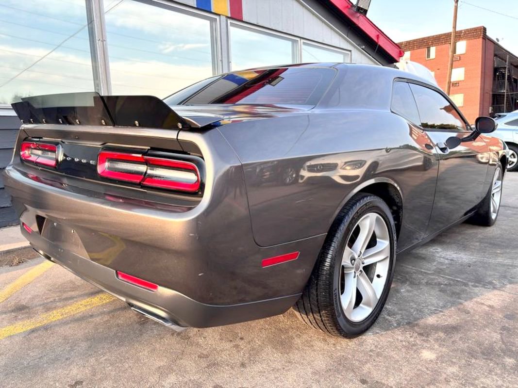 Used 2016 Dodge Challenger R/T image 4