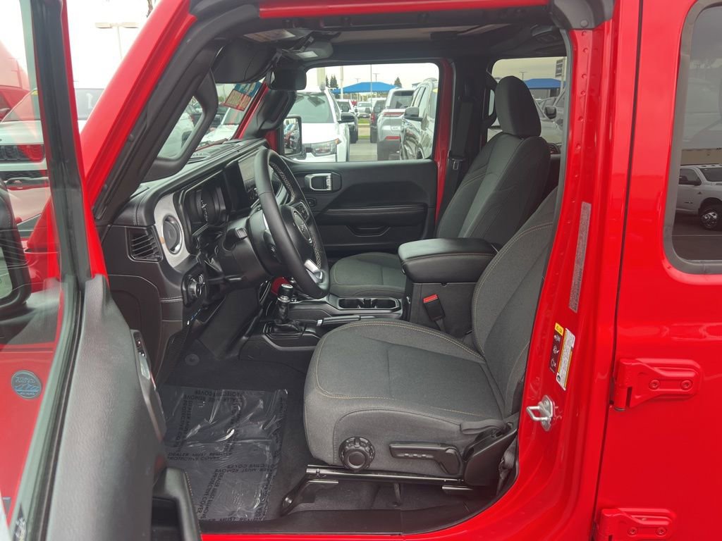Used 2025 Jeep Wrangler Unlimited Sahara w/ Safety Group AWD/4WD image 14