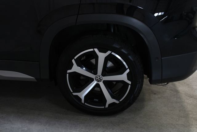 Used 2025 Volkswagen Tiguan SE FWD image 26