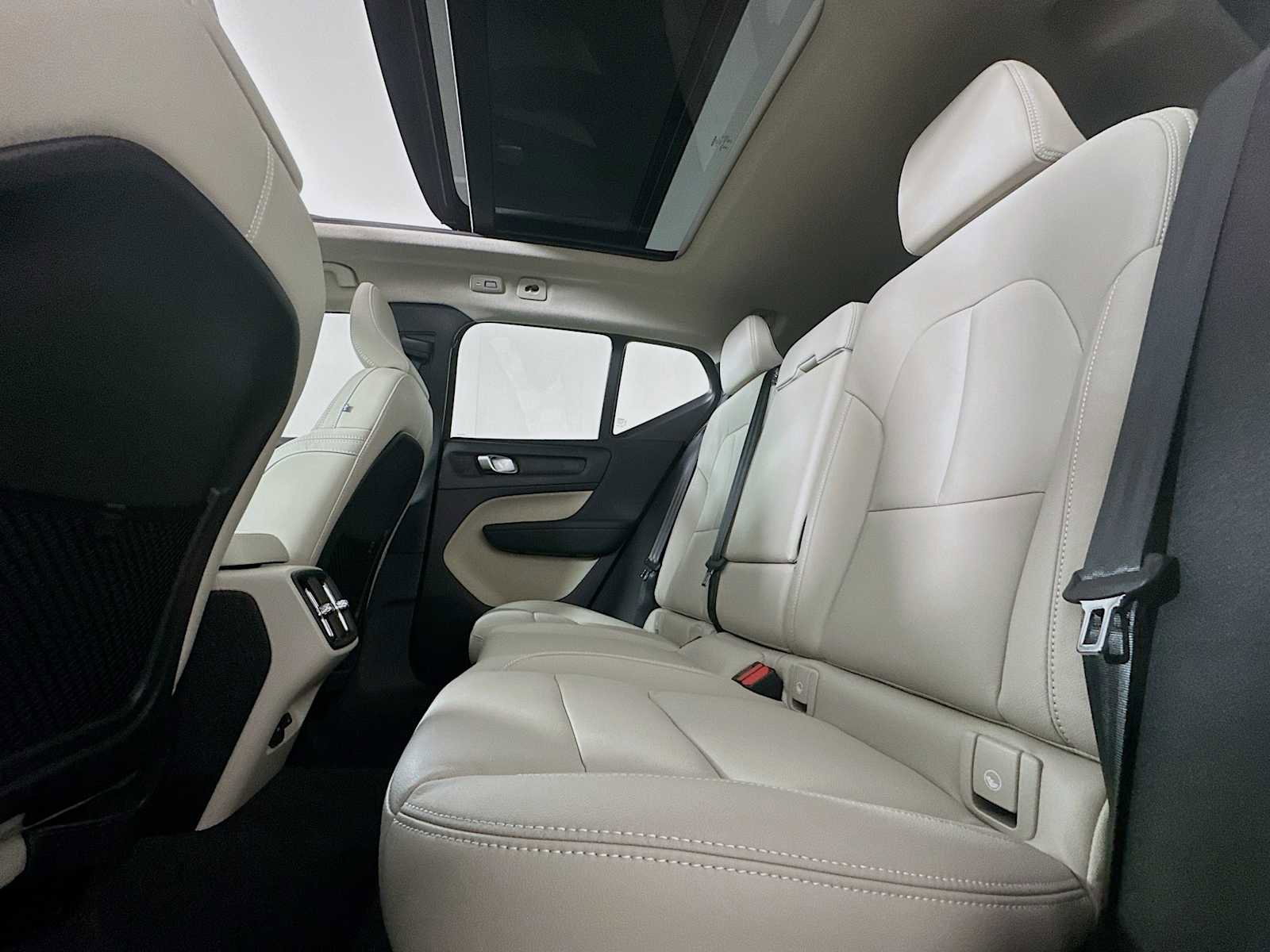 New 2026 Volvo XC40 B5 Ultra w/ Climate Package AWD/4WD image 22