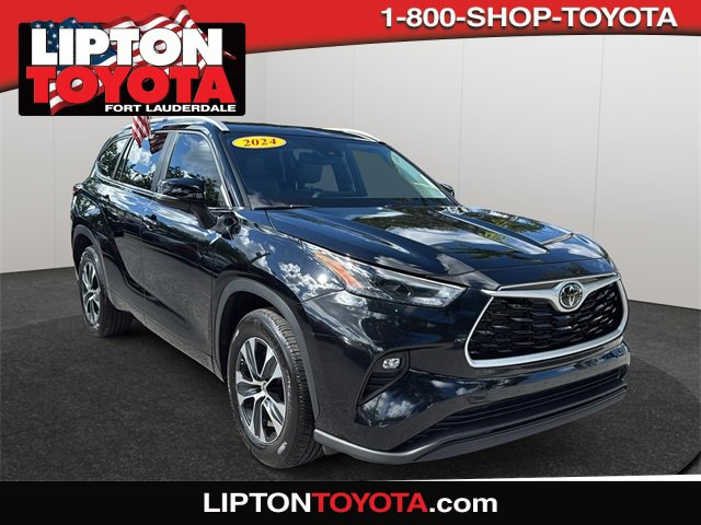 Certified 2024 Toyota Highlander XLE image 1