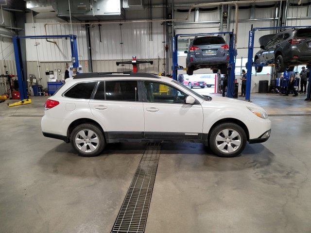 Used 2012 Subaru Outback 2.5i Premium w/ All-Weather Pkg AWD/4WD image 8