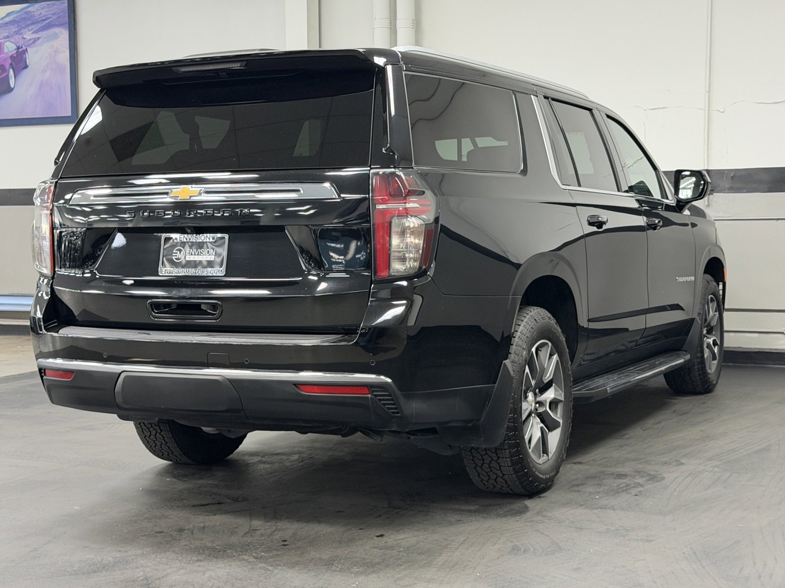 Used 2023 Chevrolet Suburban LS image 12