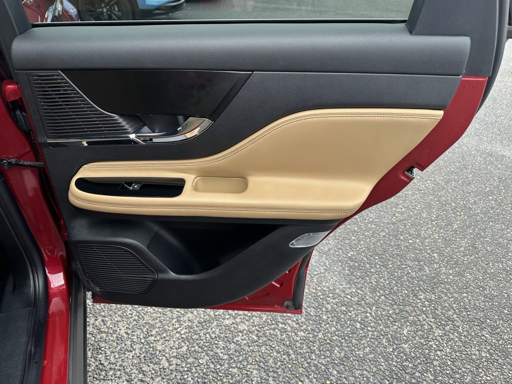 Used 2022 Lincoln Corsair Reserve image 18