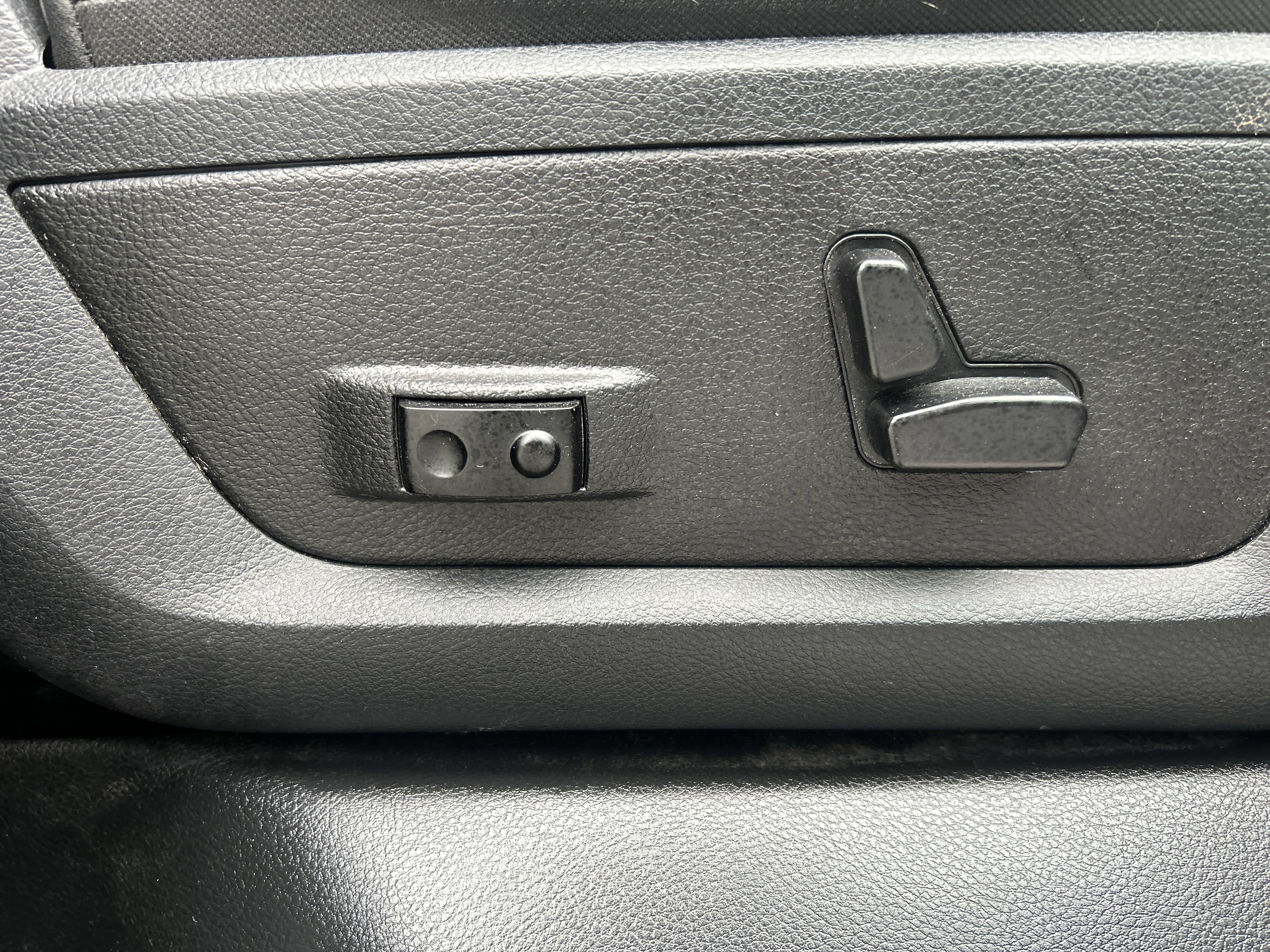 Used 2013 RAM 2500 Laramie w/ Convenience Group image 29