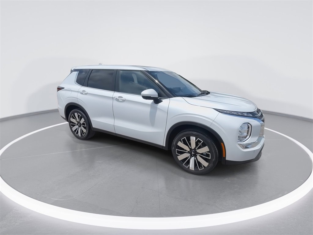 New 2025 Mitsubishi Outlander SE image 2