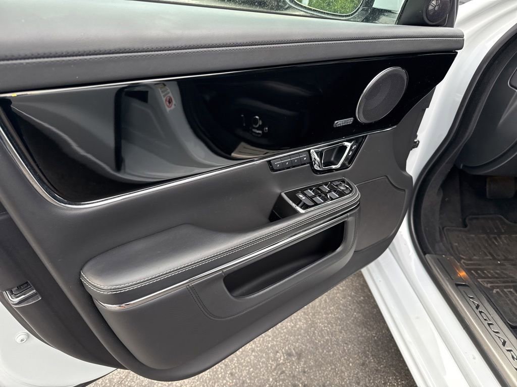 Used 2019 Jaguar XJ L Portfolio AWD/4WD image 12