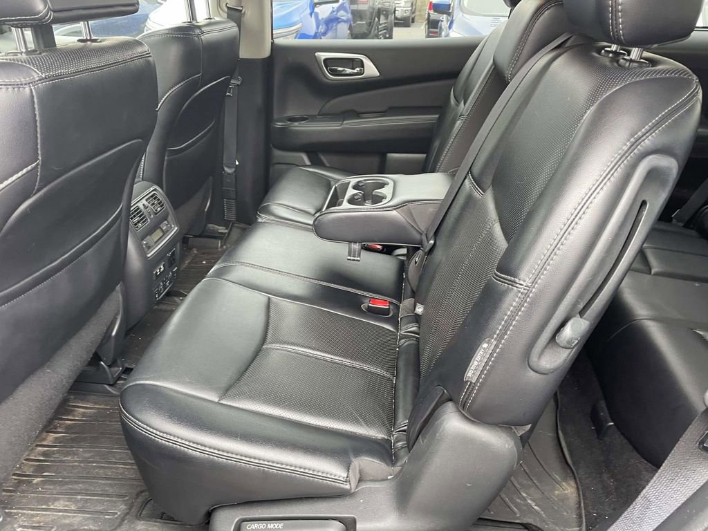 Used 2019 Nissan Pathfinder Platinum image 19