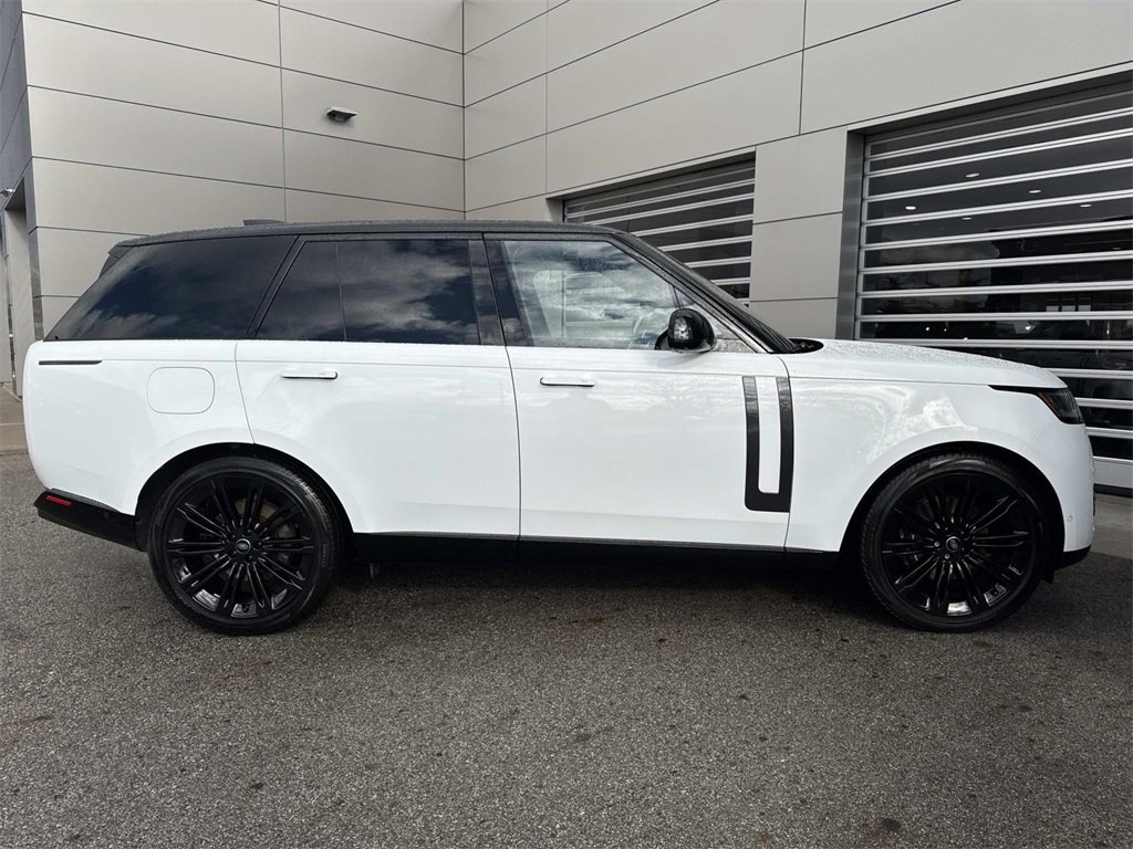 Used 2023 Land Rover Range Rover SE image 9