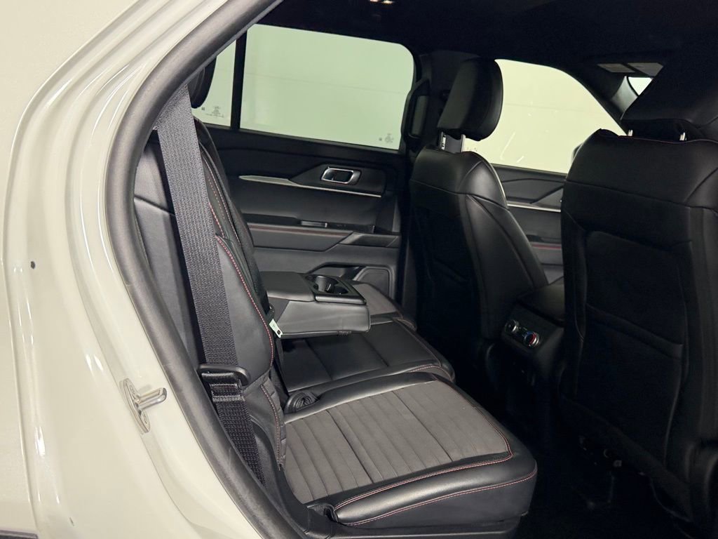 Used 2025 Ford Explorer ST-Line w/ ST-Line Street Pack image 29