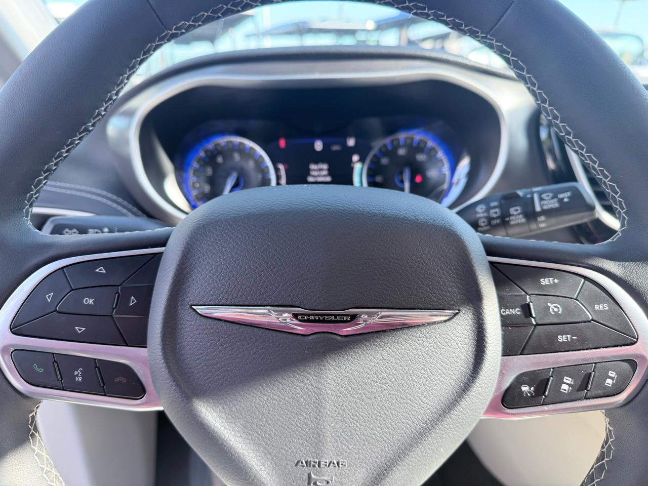 Used 2024 Chrysler Pacifica Touring-L image 19