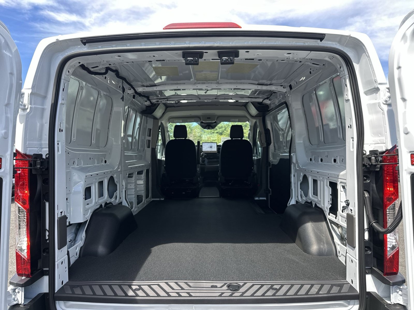New 2026 Ford Transit 150 Low Roof RWD image 25