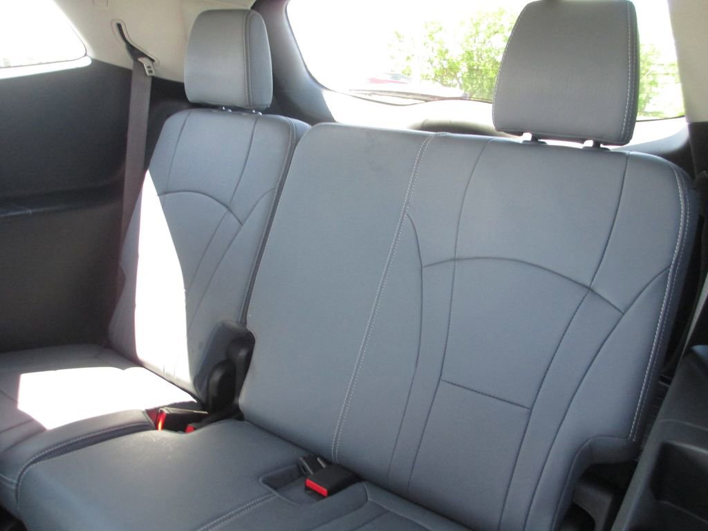 Used 2020 Buick Enclave Essence w/ Sound and Sites Package FWD image 22