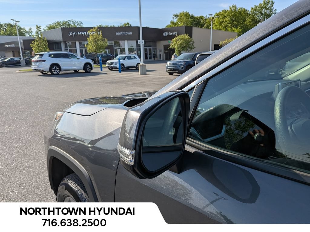 Used 2025 Toyota RAV4 XLE AWD/4WD image 38