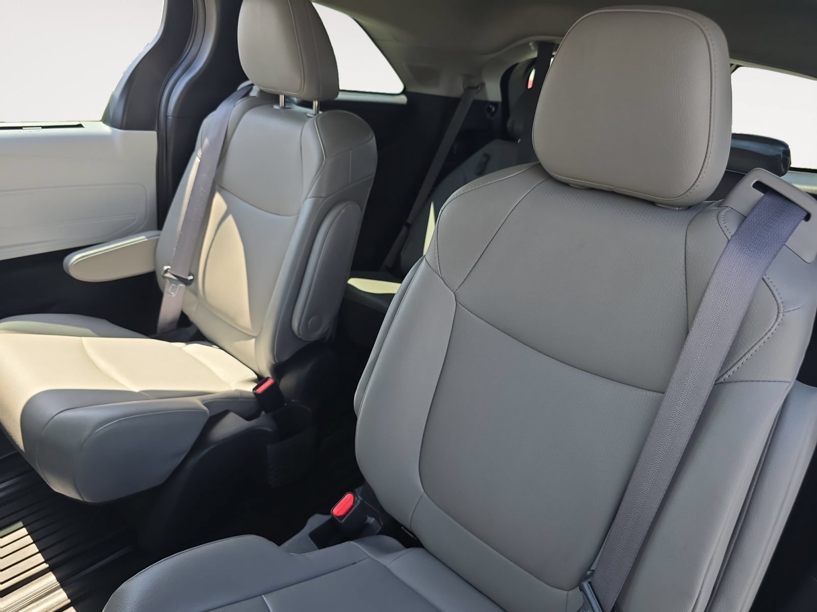 Certified 2025 Toyota Sienna XLE w/ XLE Plus Package AWD/4WD image 13