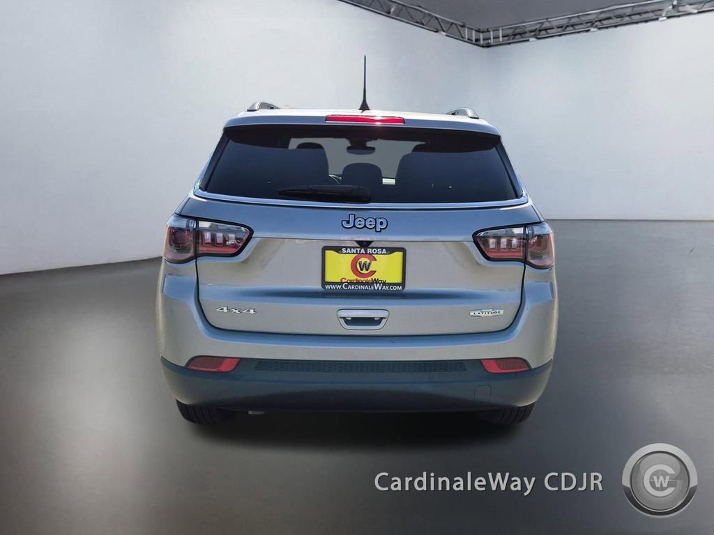 Used 2023 Jeep Compass Latitude w/ Sun and Sound Group AWD/4WD image 4