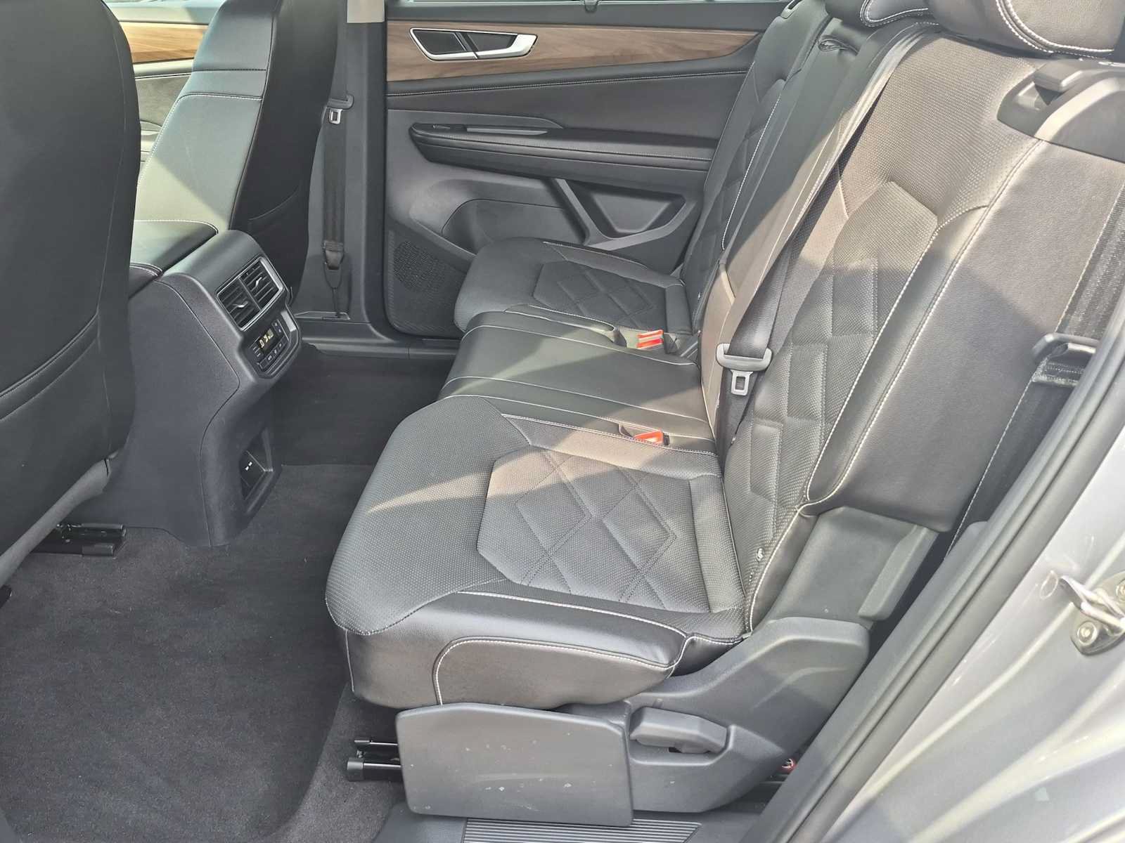 Used 2024 Volkswagen Atlas SE w/ Black Wheel Package AWD/4WD image 20