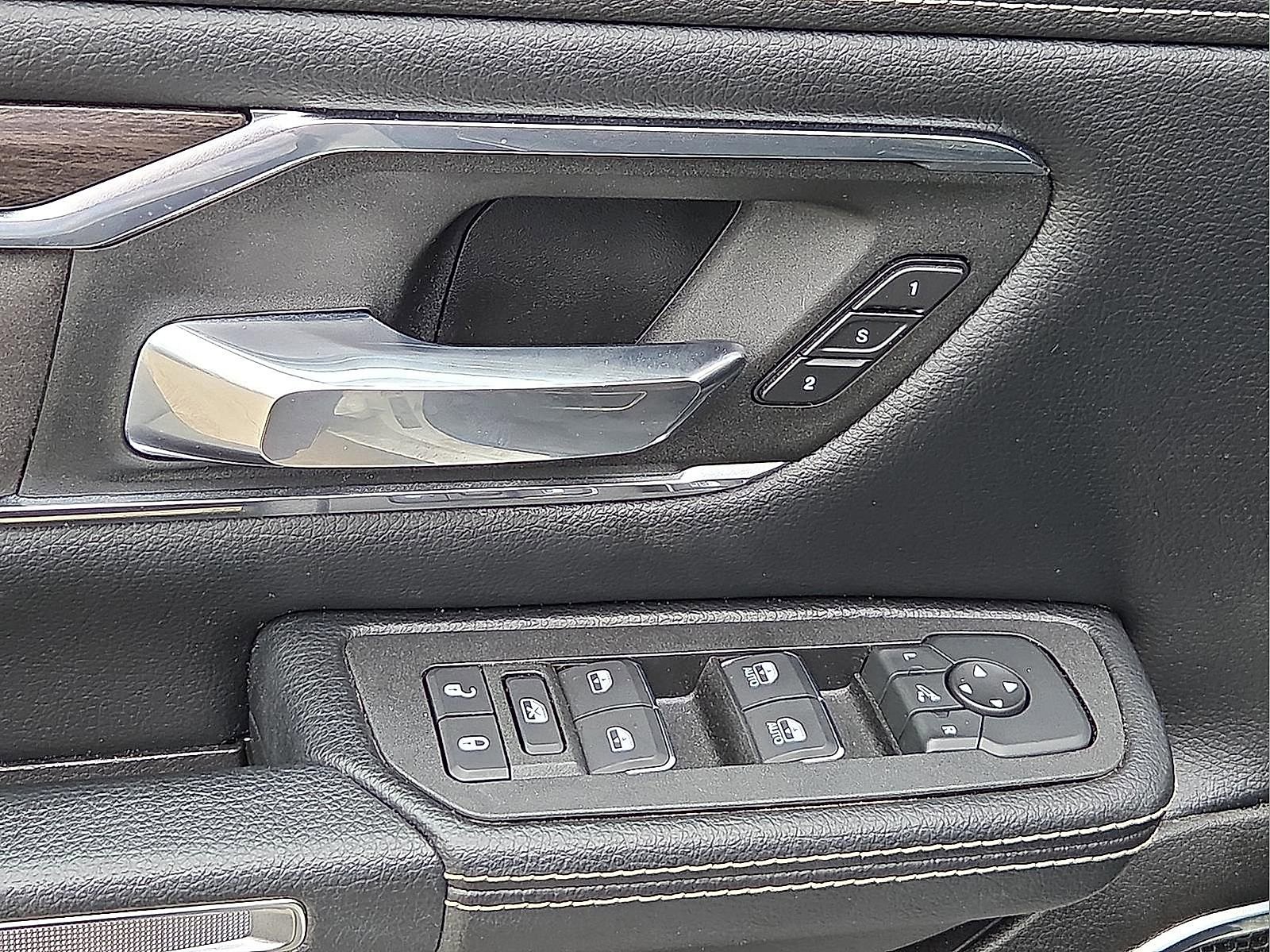 Used 2025 RAM 1500 Laramie AWD/4WD image 13
