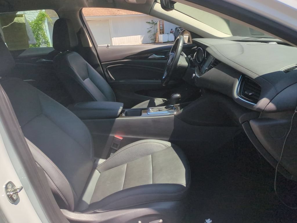 Used 2018 Buick Regal Essence w/ Driver Confidence Package #1 AWD/4WD image 28