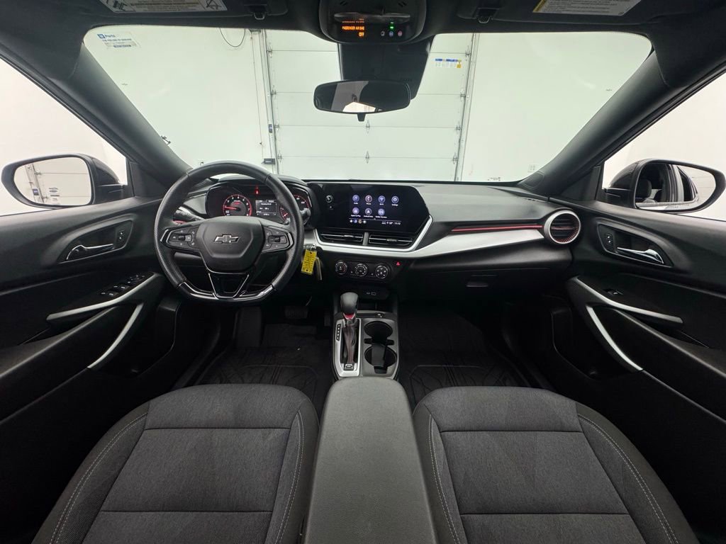 Used 2024 Chevrolet Trax RS image 3