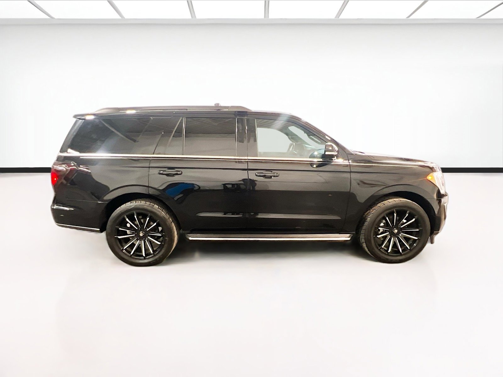 Used 2021 Ford Expedition XLT AWD/4WD image 24