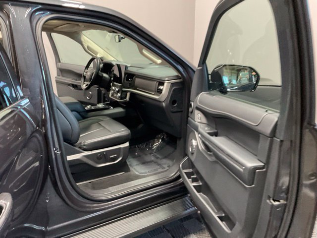 Used 2024 Ford Expedition XLT AWD/4WD image 23