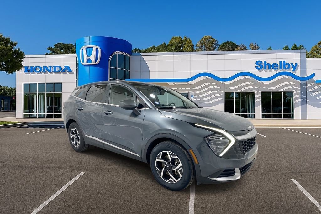 Used 2024 Kia Sportage LX image 2