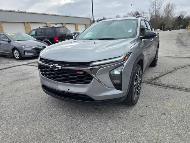 Used 2024 Chevrolet Trax RS w/ Sunroof Package image 7