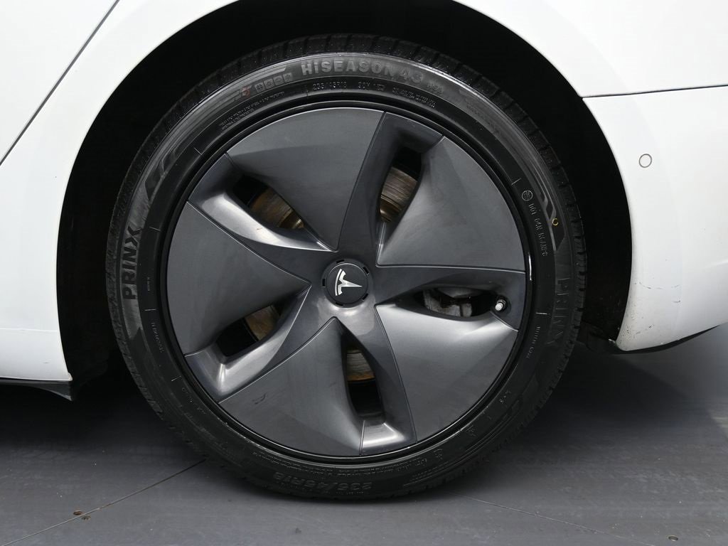 Used 2020 Tesla Model 3 Standard Range Plus image 9