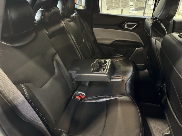 Used 2025 Jeep Compass Limited image 15