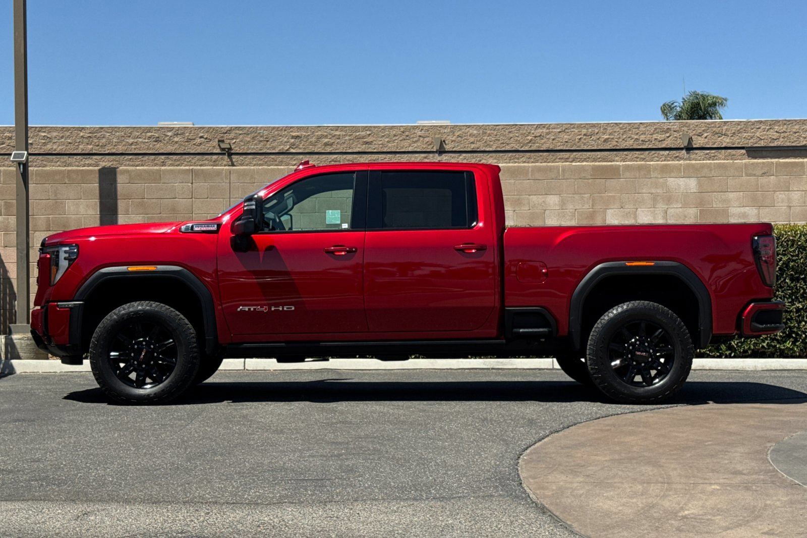 Certified 2025 GMC Sierra 2500 AT4 w/ AT4 Premium Plus Package AWD/4WD image 7