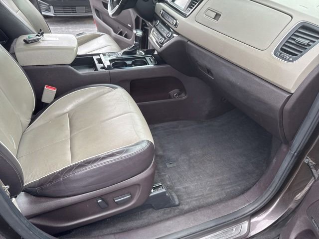 Used 2018 Kia Sedona SX Limited FWD image 15