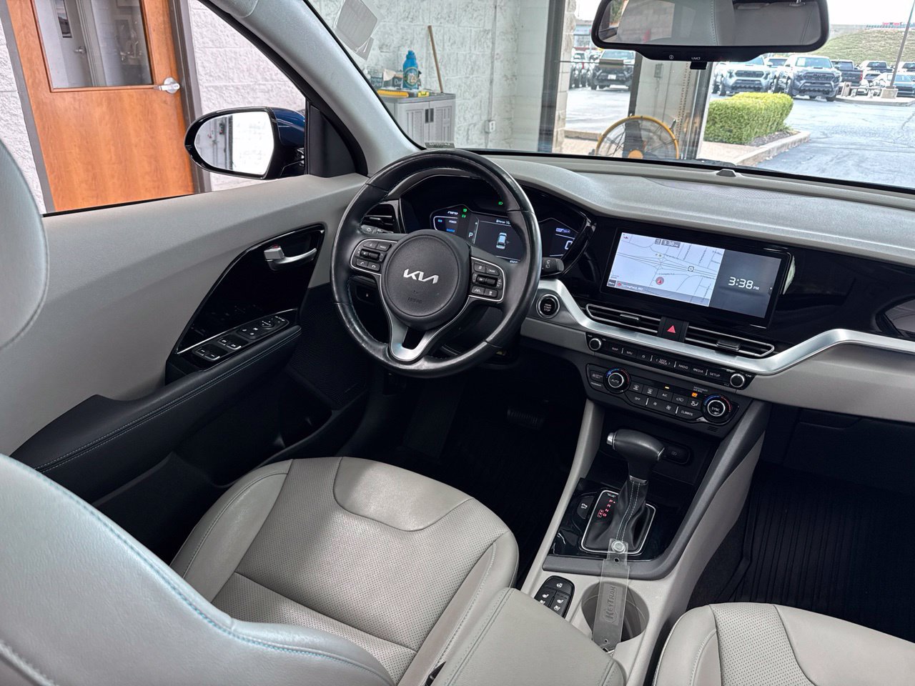 Used 2022 Kia Niro EX Premium FWD image 45