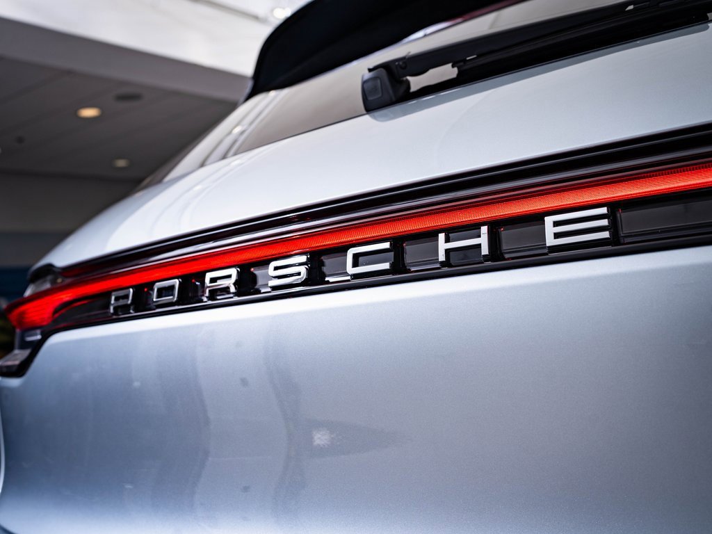 Certified 2025 Porsche Macan image 17