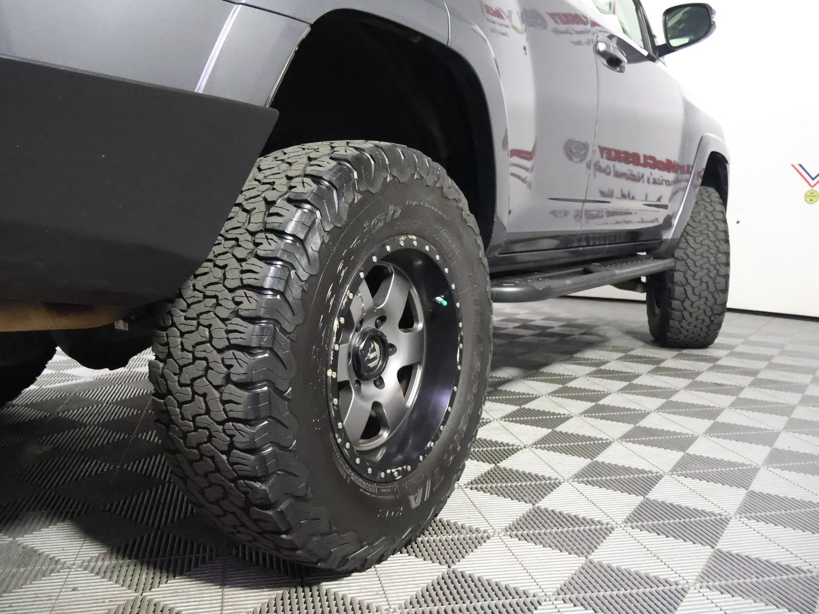 Used 2020 Toyota 4Runner SR5 Premium w/ Moonroof Package AWD/4WD image 15