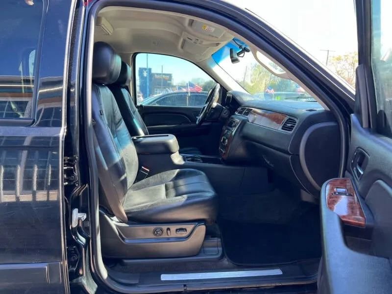 Used 2008 Chevrolet Suburban LT w/ LT Preferred Equipment Group image 13