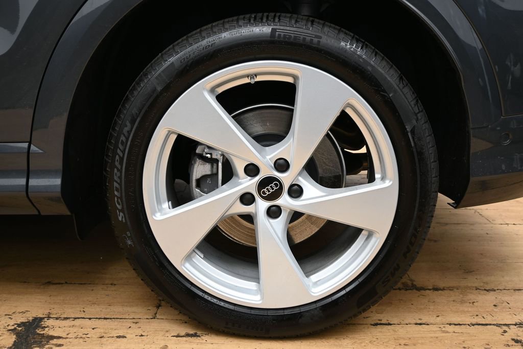 Used 2025 Audi Q5 Prestige AWD/4WD image 11