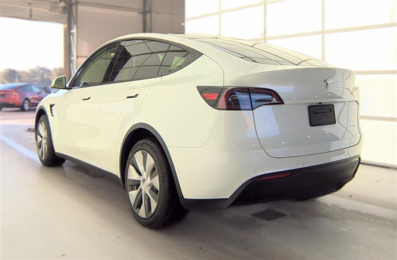 Used 2022 Tesla Model Y Long Range AWD/4WD image 2
