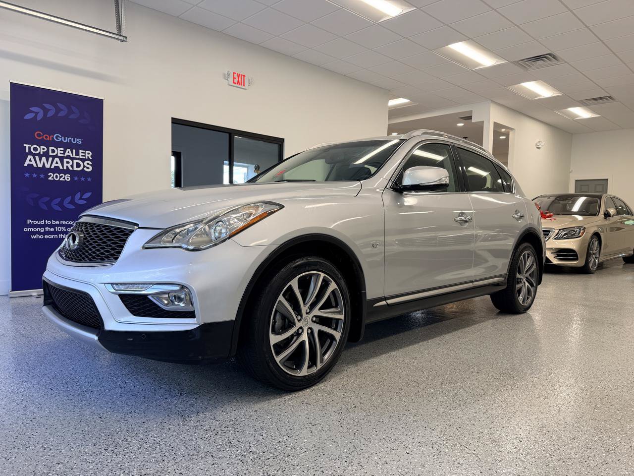 Used 2017 INFINITI QX50 2WD w/ Premium Plus Package image 4