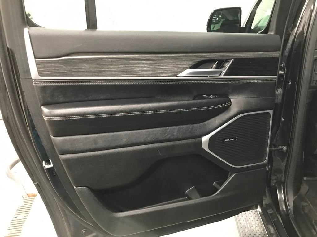 Used 2024 Jeep Wagoneer L Series II w/ Flexible Seating Group image 30