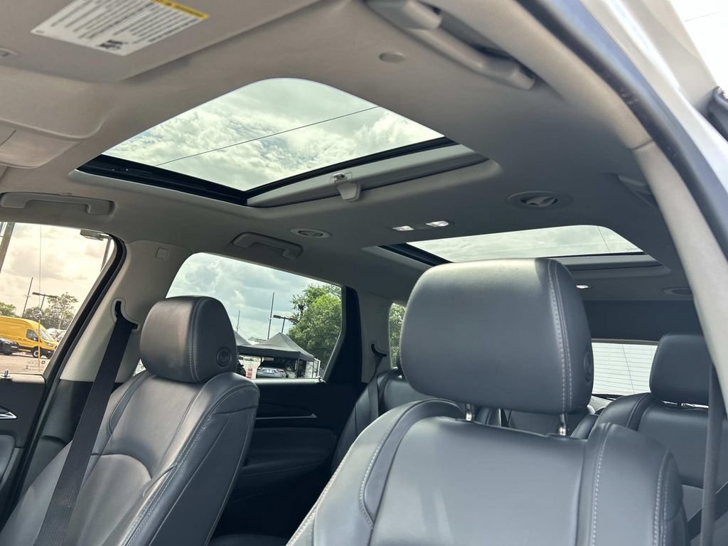 Used 2018 Buick Enclave Premium w/ Experience Buick Package FWD image 29