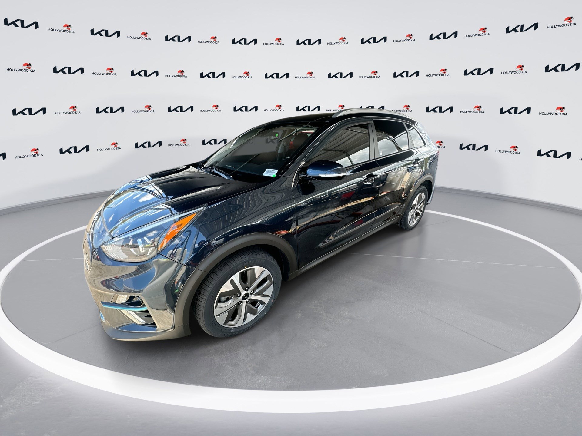 Used 2022 Kia Niro EX Premium w/ Cold Weather Package image 4